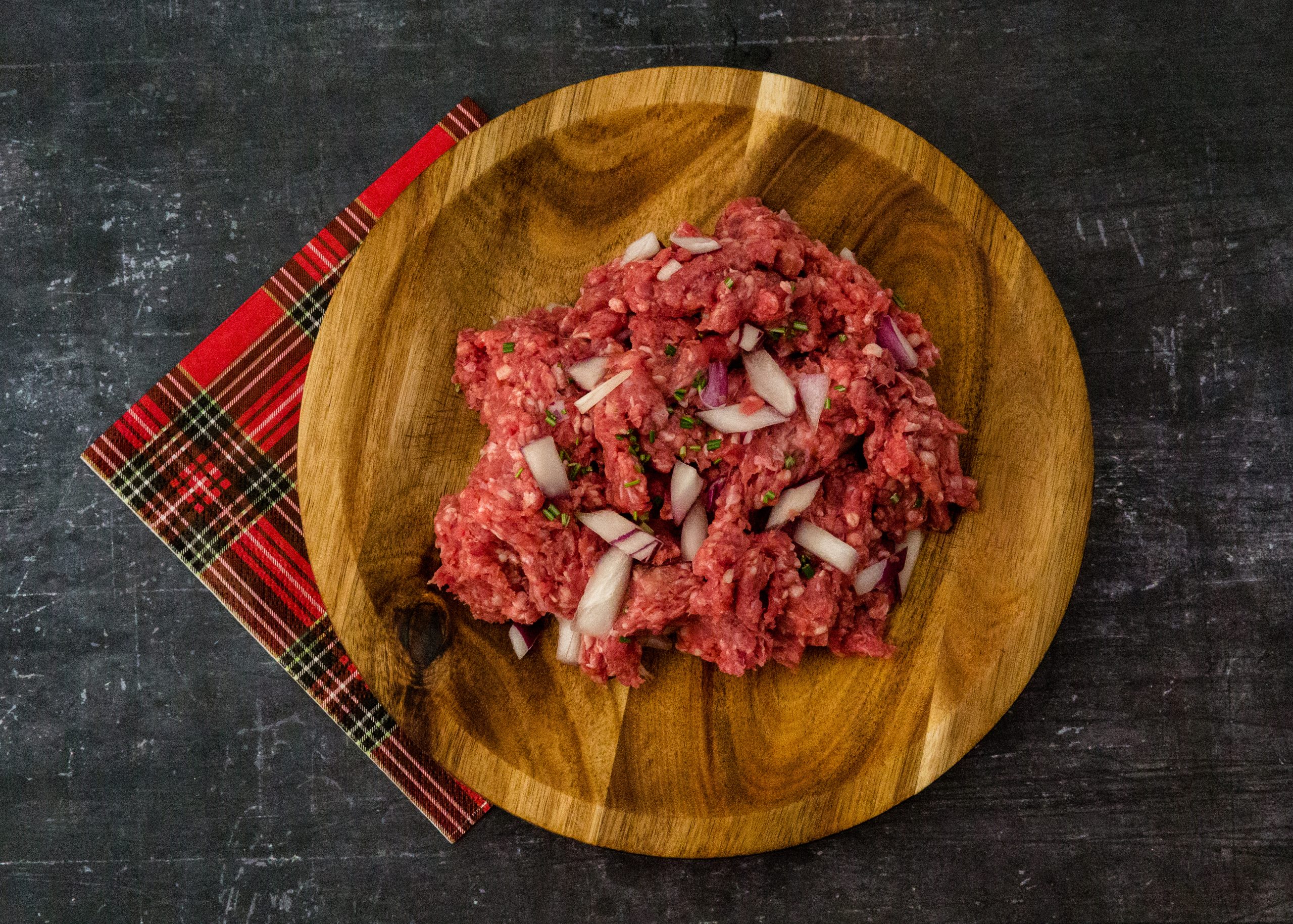 Mince on a brown wooden bowl